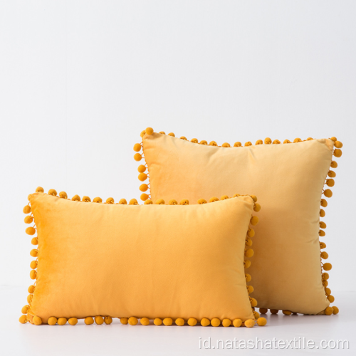 Sarung bantal sofa beludru bola rambut polos